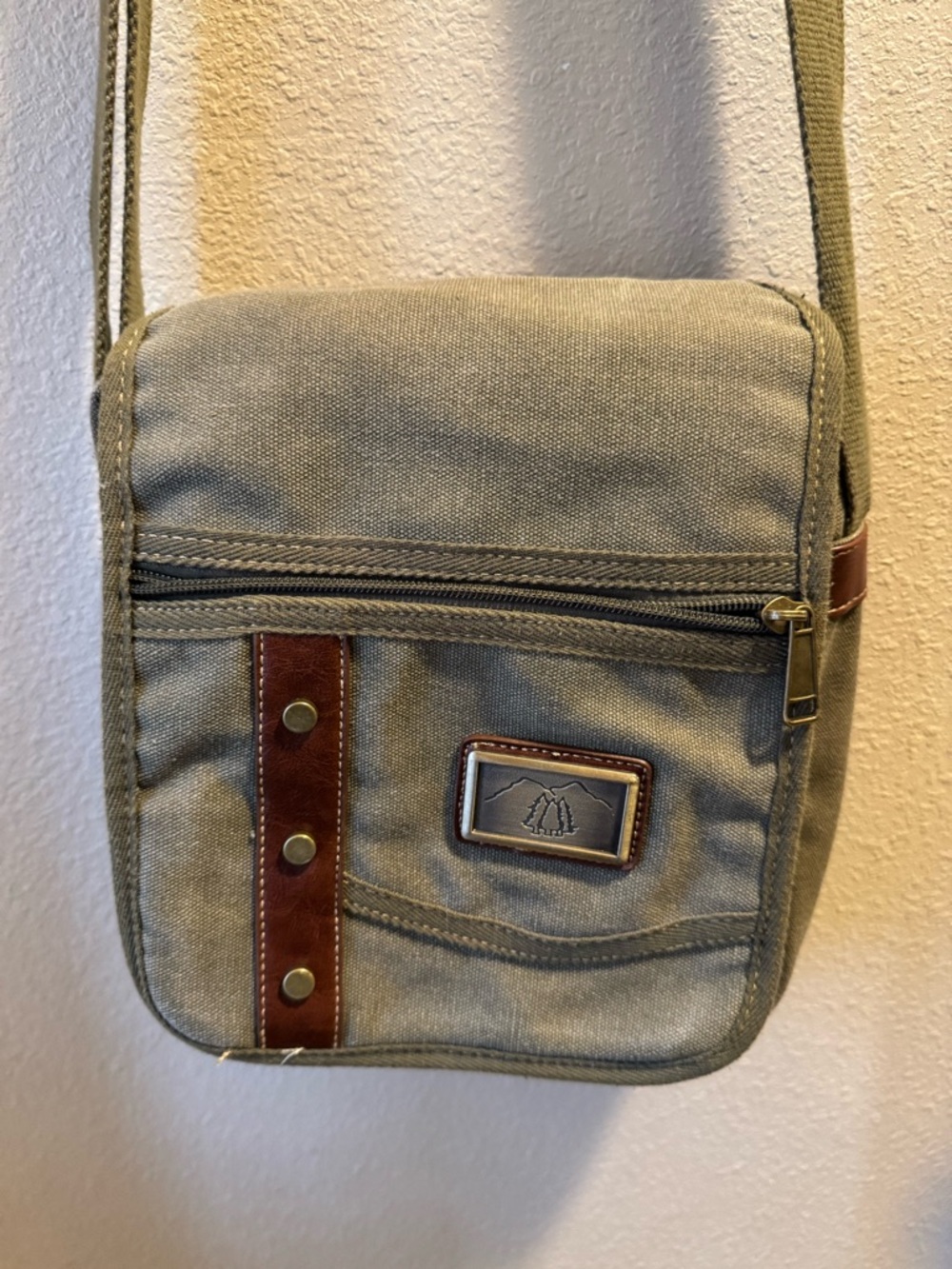 White Mountain Olive Crossbody with Brown Trim